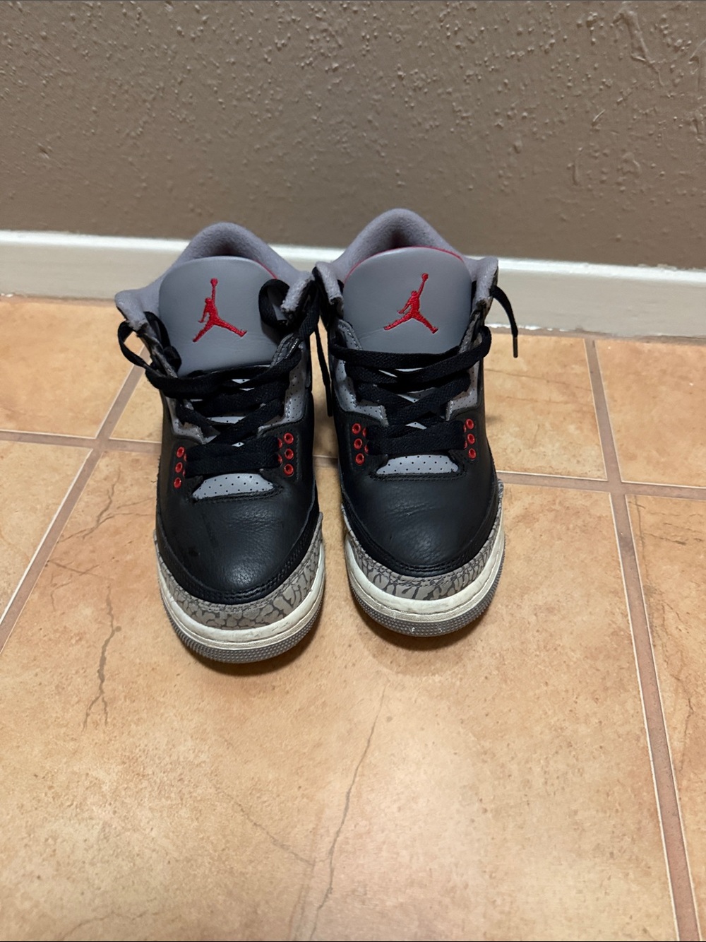 Jordan Kids Black/Gray/Red Retro-Style Basketball Sneakers